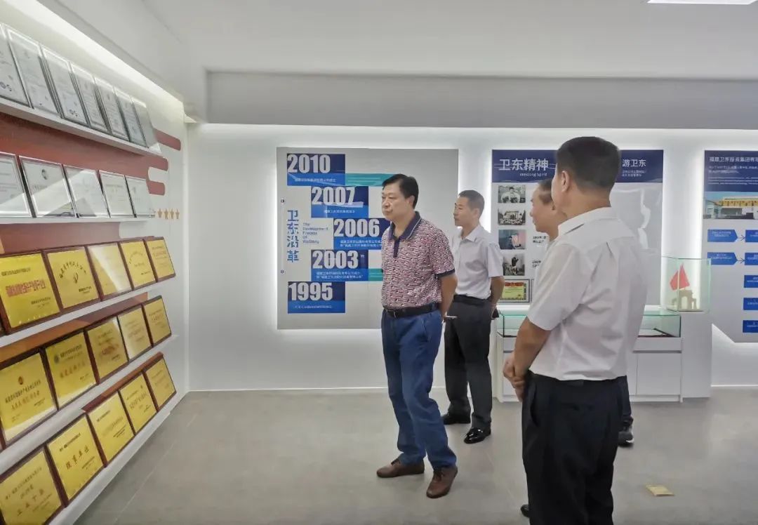 福建省環(huán)保產(chǎn)業(yè)協(xié)會(huì)虞平和會(huì)長(zhǎng)一行蒞臨我司考察調(diào)研